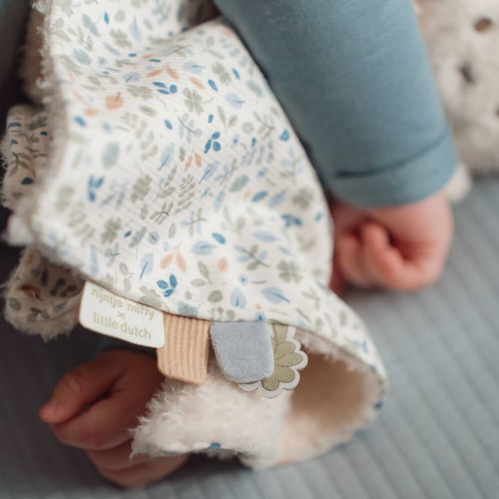 Cuddle Cloth: Miffy Lucky Leaves