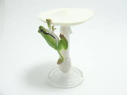 Wild Mushroom With Frog Figure (White) - Mu Shop