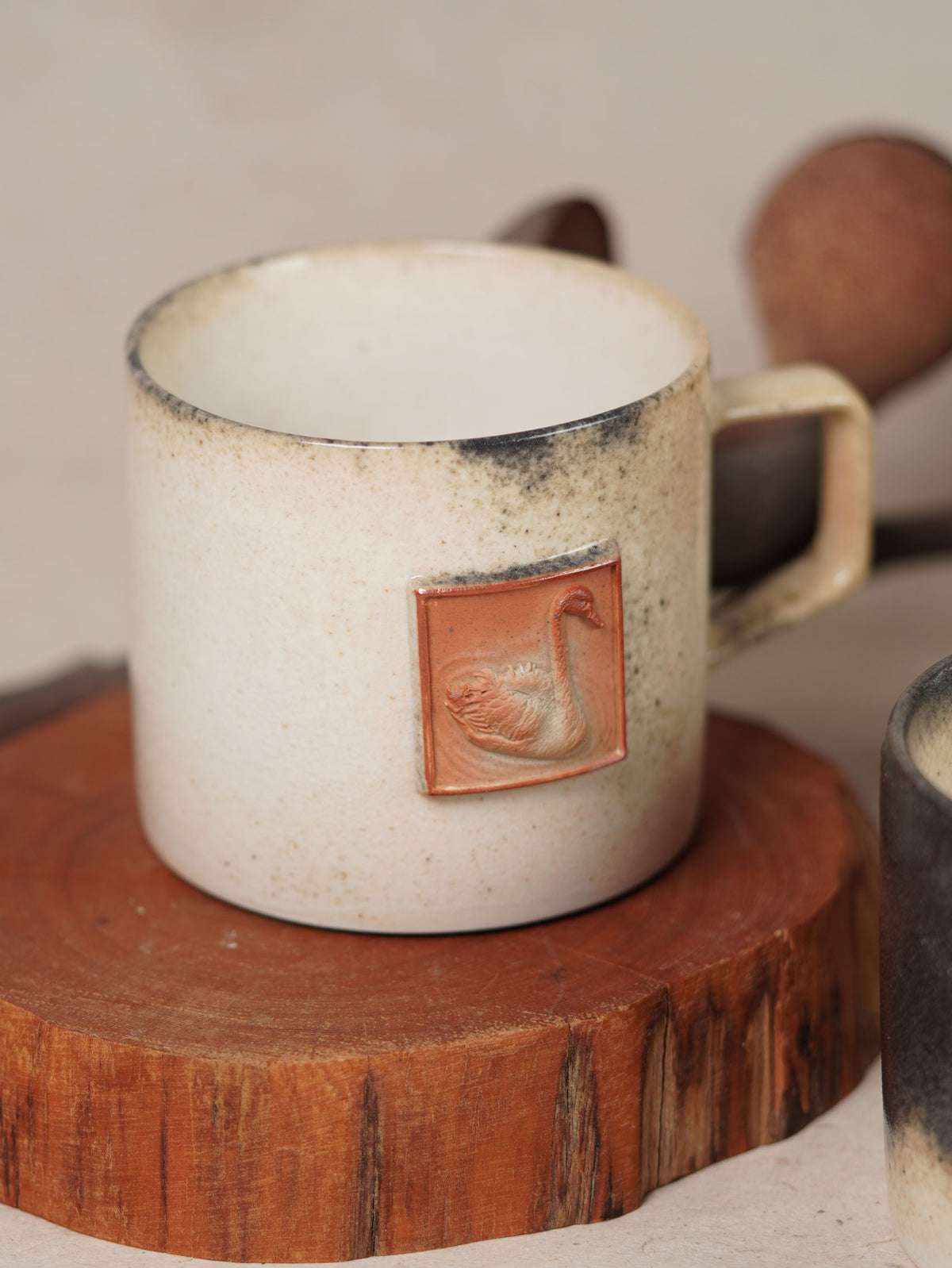 Elegant Black Swan Mug 500ml