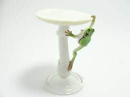 Wild Mushroom With Frog Figure (White) - Mu Shop