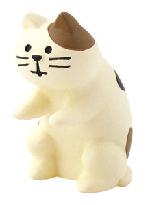 Decole Concombre Figurine - Kneading Cat - Mu Shop