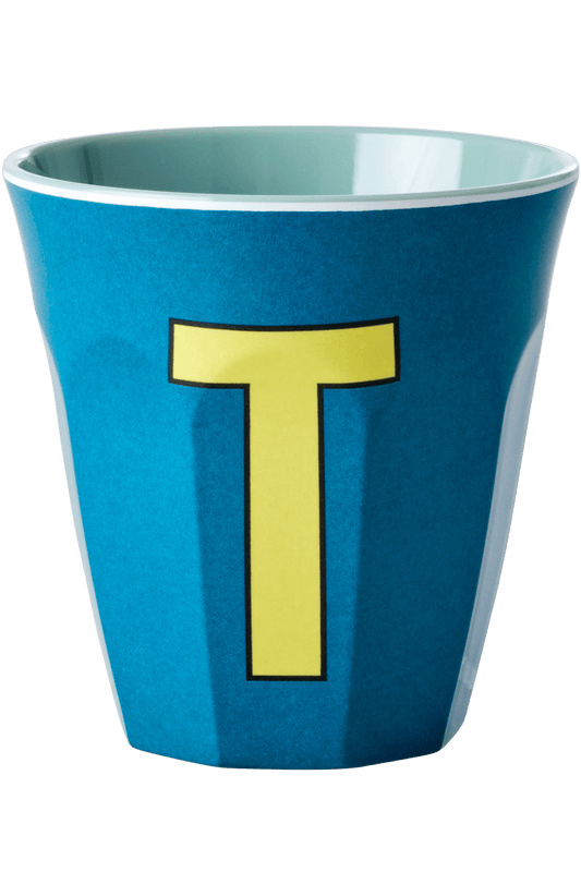 Melamine Cup with letter T Smaragdgroend - Medium - Mu Shop